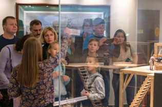 Музей истории денег обновил к праздничным выходным выставку «Верю — не верю»
