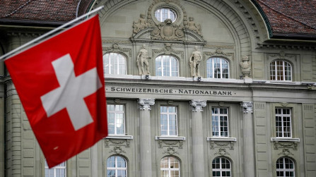 Швейцария отменяет наличные. Как обменять франки без потерь